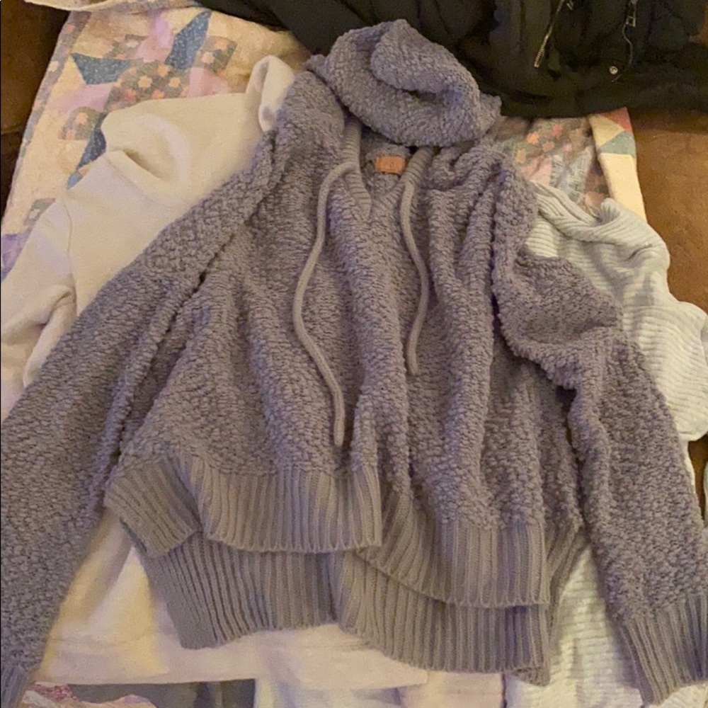 Pull over grey sweater
